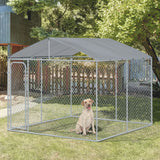 Corral exterior para perros con techo y valla metálica