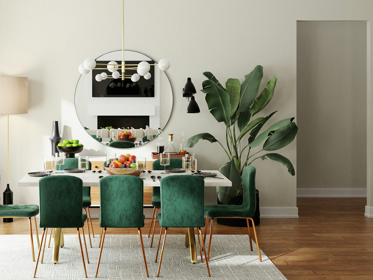 Salle à manger avec table en bois et chaises en velours vert