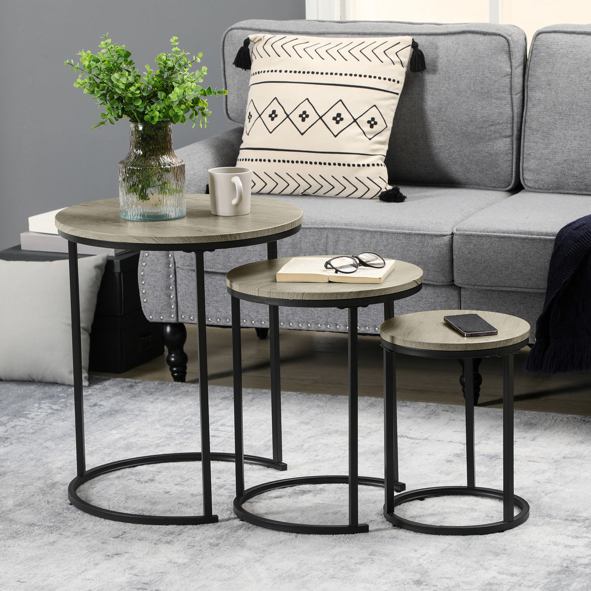 Modern nesting tables — Set of 3