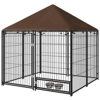 Corral exterior para perros con techo y bebederos giratorios