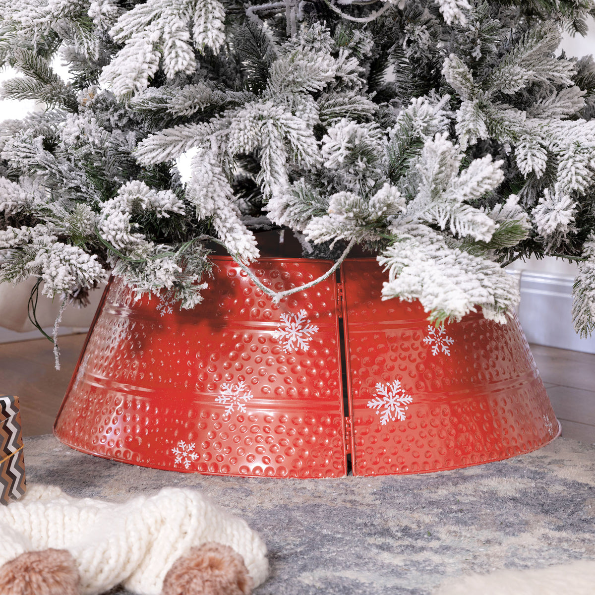 Metal round Christmas tree collar