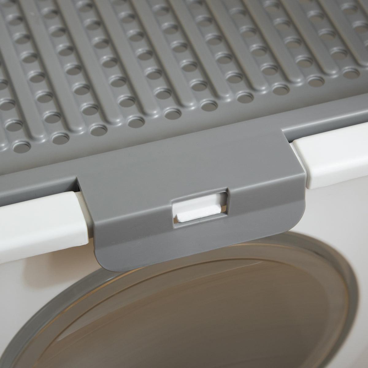 Caja de arena cerrada para gatos