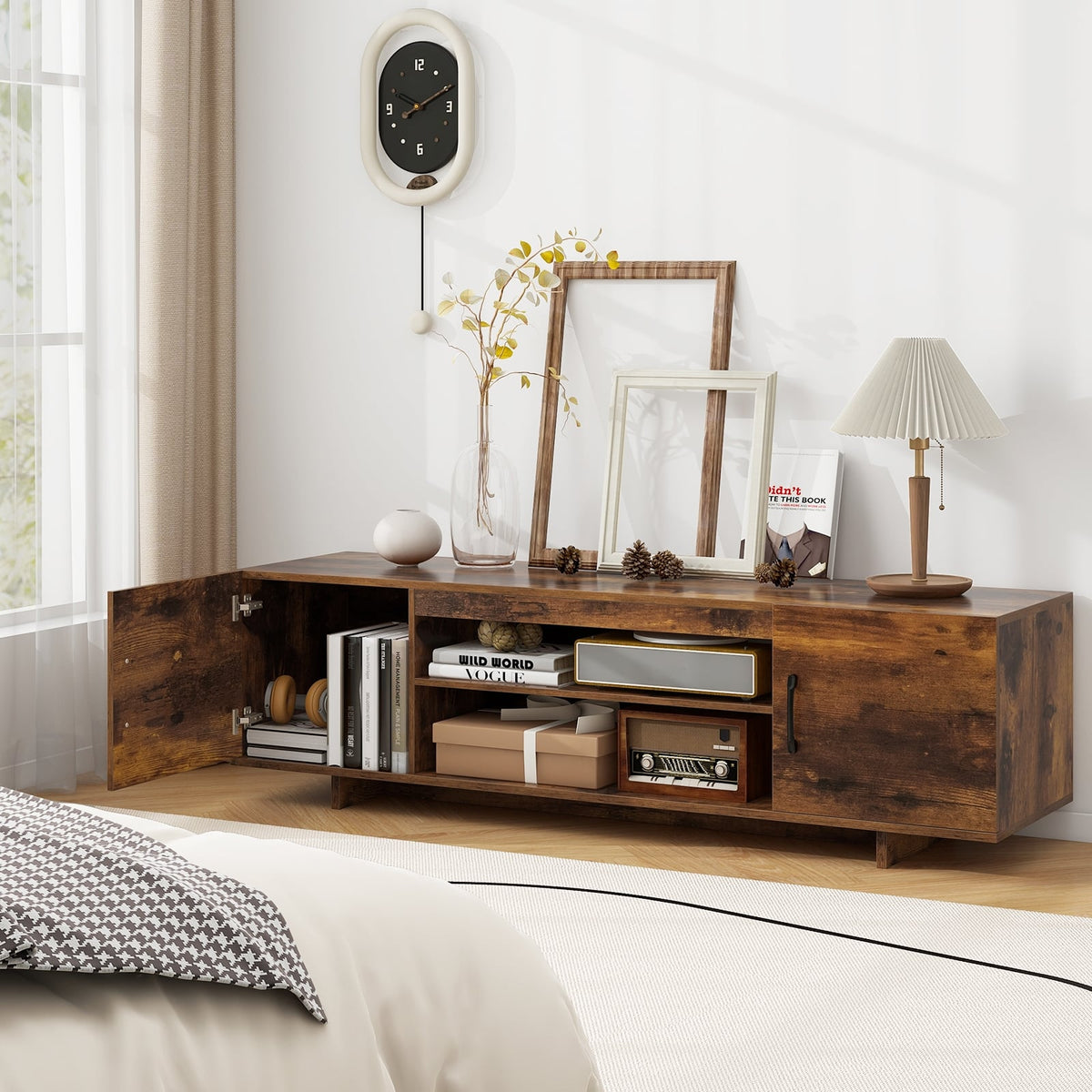 Meuble TV rustique avec prises électriques et rangement