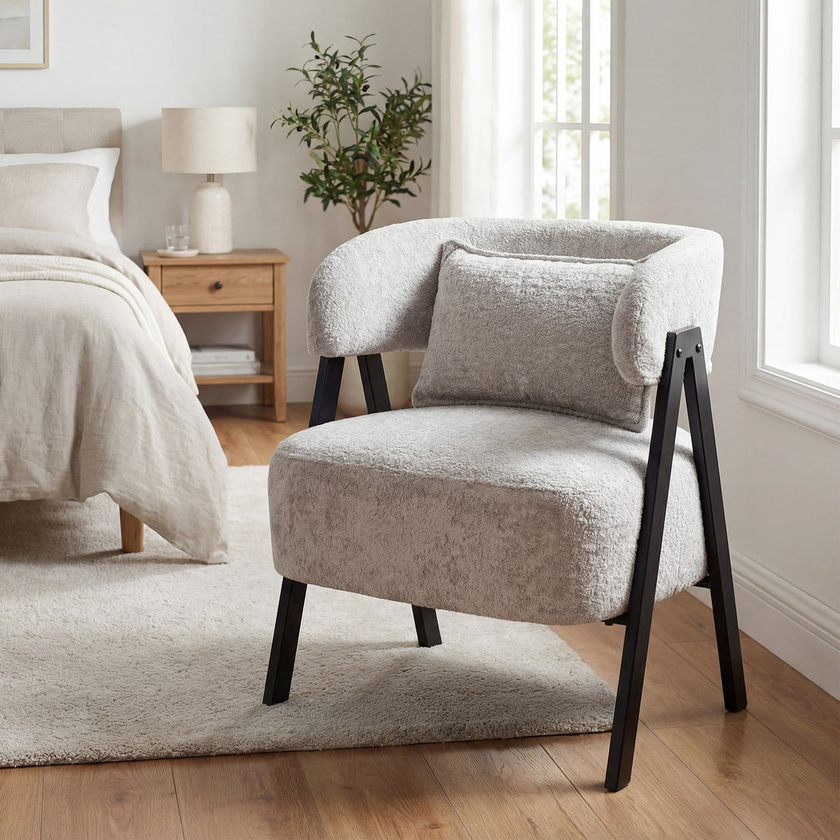 Fauteuil d'appoint tonneau en fausse fourrure de lapin