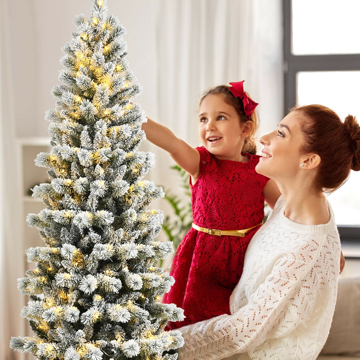 Arbre de Noël artificiel enneigé pré-éclairé 229 cm