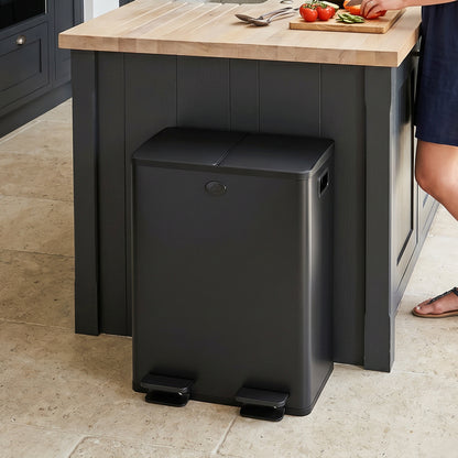 Dual pedal trash can soft-close 2x20L