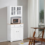 Aparador de cocina estilo costero con puertas de vidrio