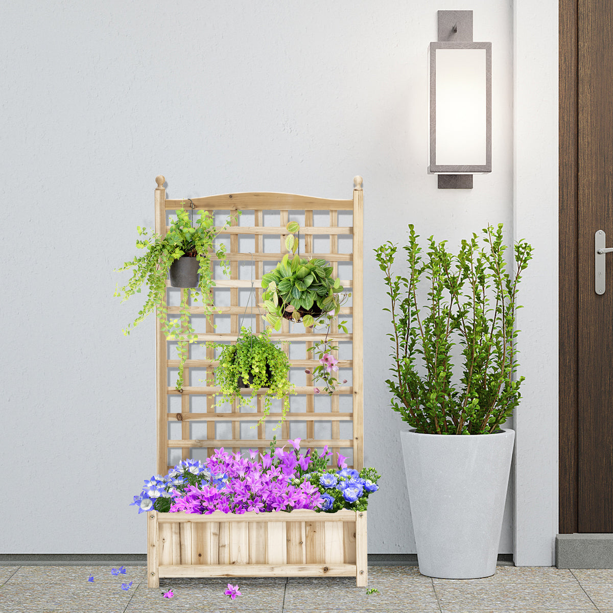 Jardinera elevada con celosía de madera natural